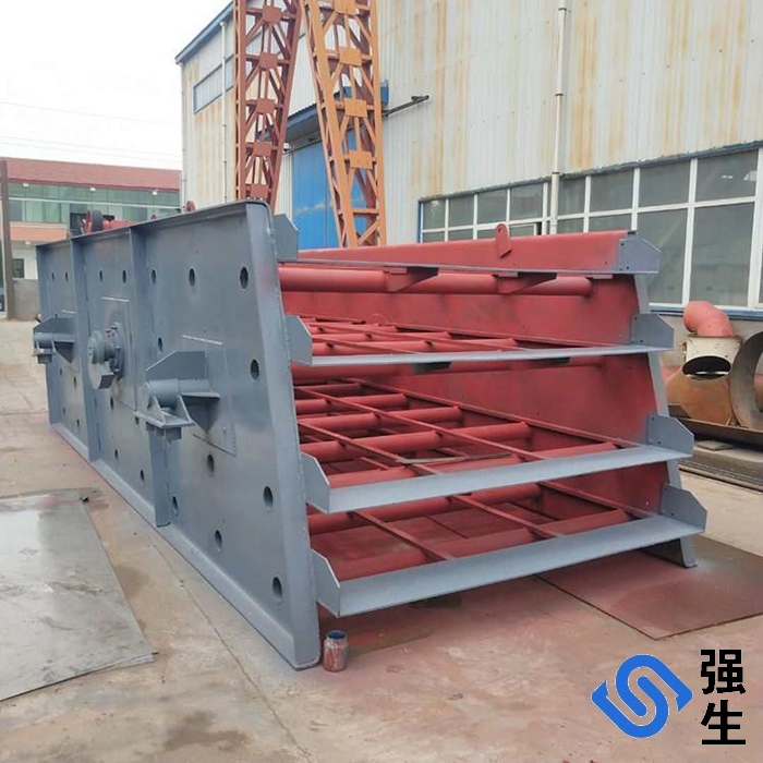 60多年礦用振動(dòng)篩生產(chǎn)企業(yè)(電話(huà)13793898555)生產(chǎn)有高效礦用振動(dòng)篩,脫水振動(dòng)篩,電磁高頻振動(dòng)篩等高規(guī)格高品質(zhì),價(jià)格從優(yōu),篩分效率高并可按客戶(hù)要求設(shè)計(jì),歡迎選購(gòu)